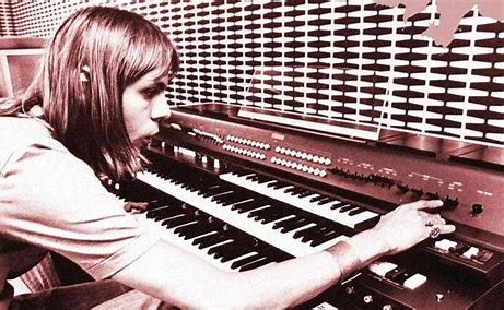 Unser NACHRUF für KLAUS SCHULZE Unser NACHRUF für KLAUS SCHULZE